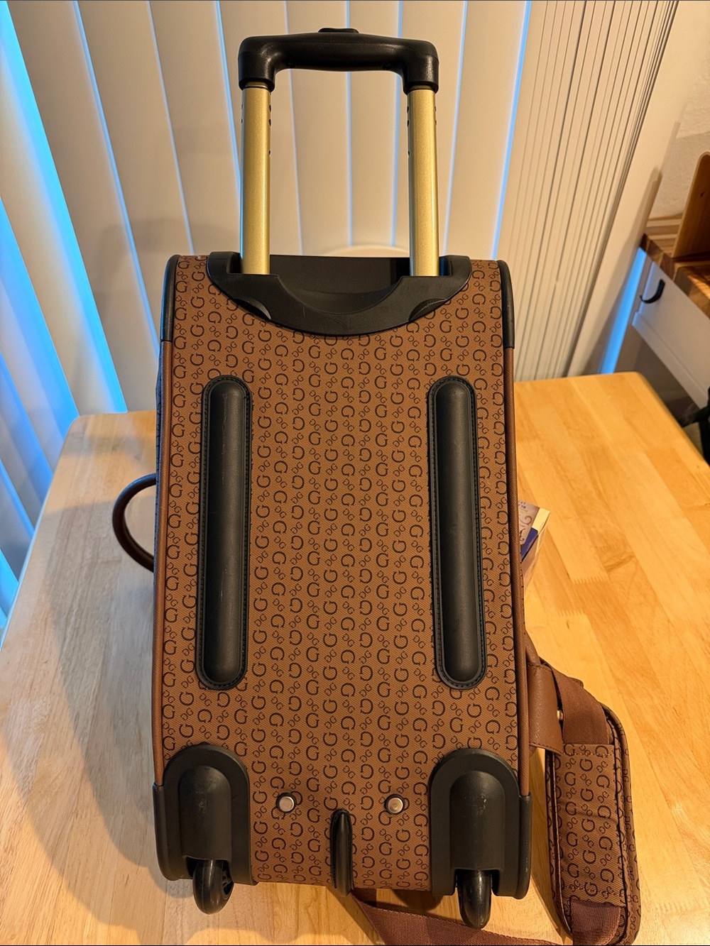 Travel Bag- Guess Logo-Print - Picture 5 of 5